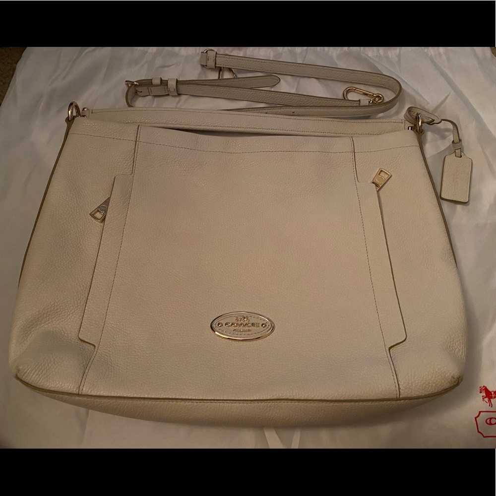 Authentic Coach Shoulder bag in Cream/white.